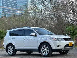 Mitsubishi Outlander 2011 White