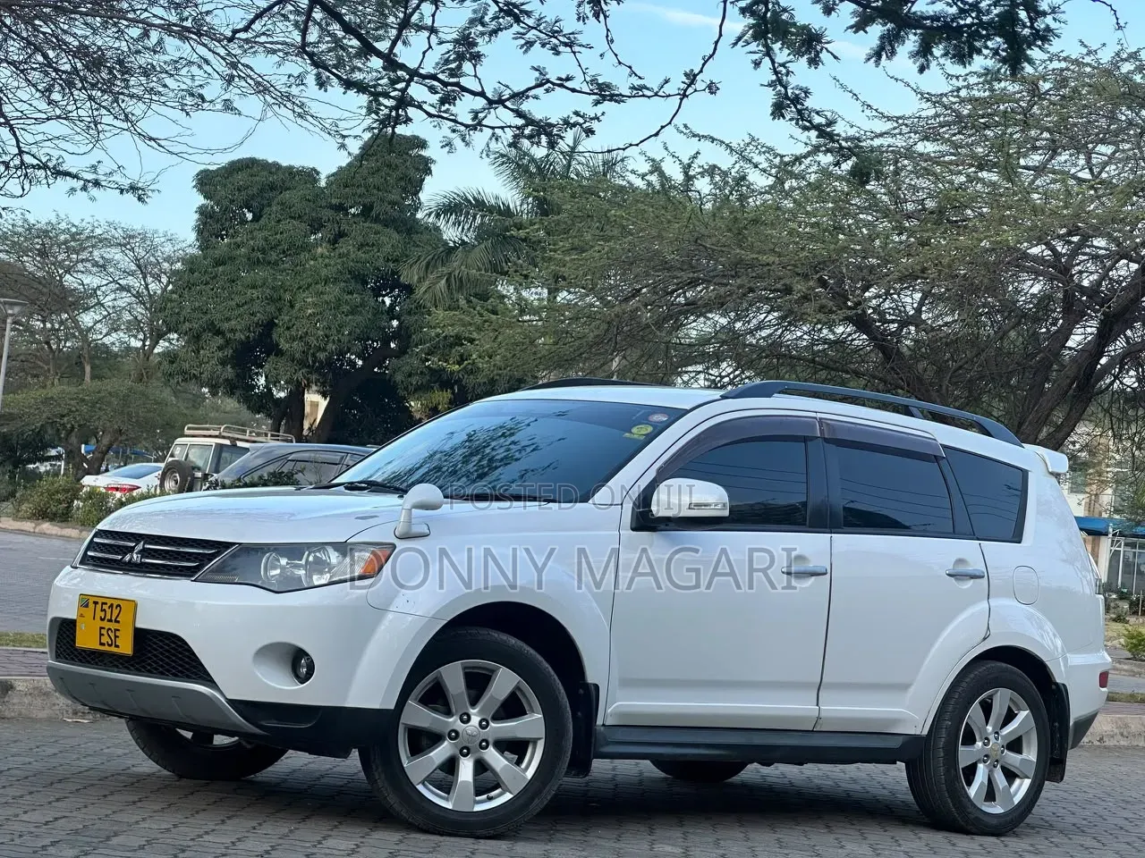 Mitsubishi Outlander 2011 White