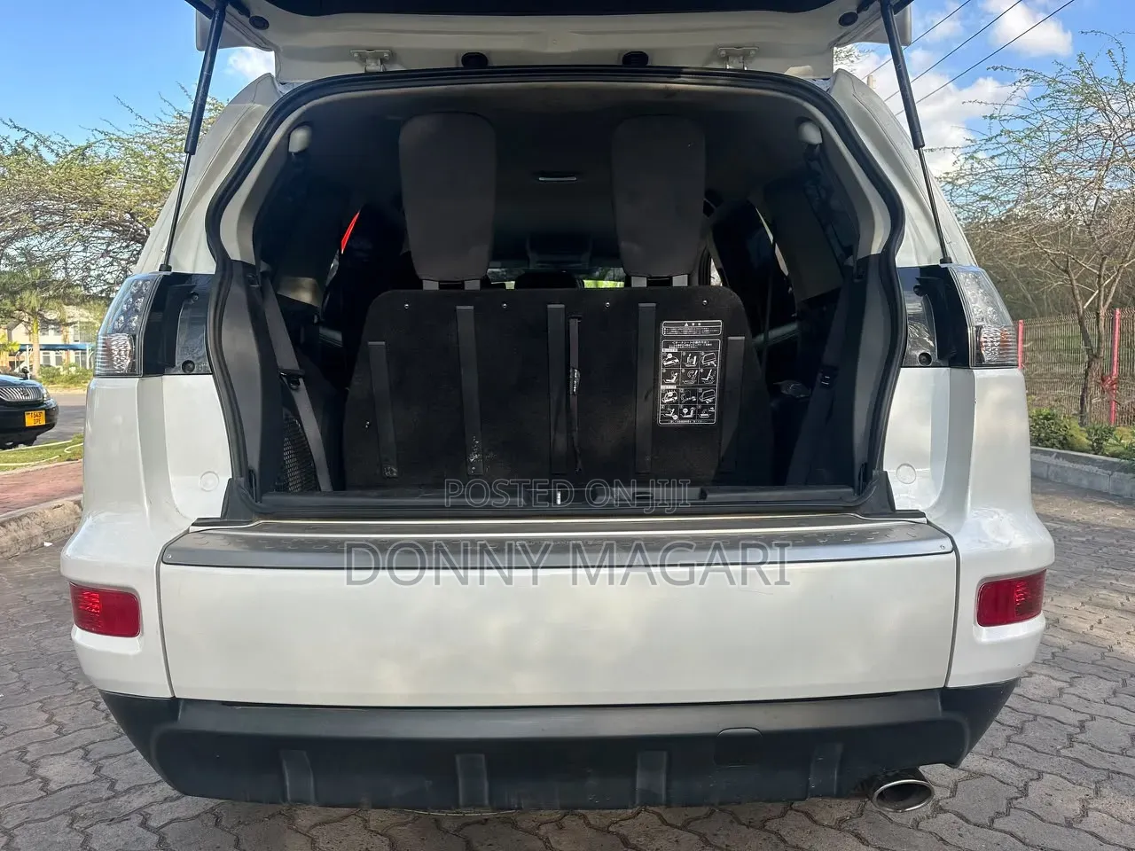 Mitsubishi Outlander 2011 White
