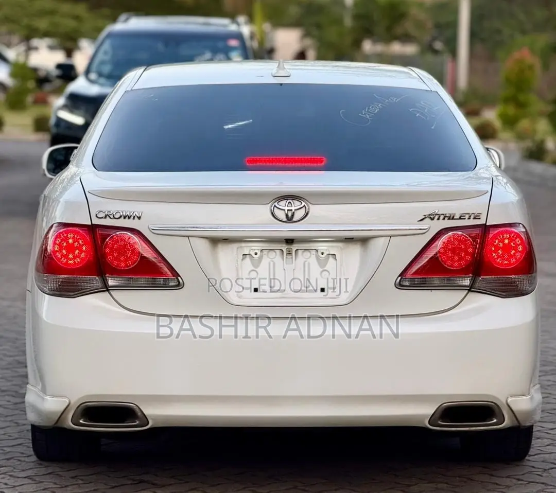 Toyota Crown 2011 White