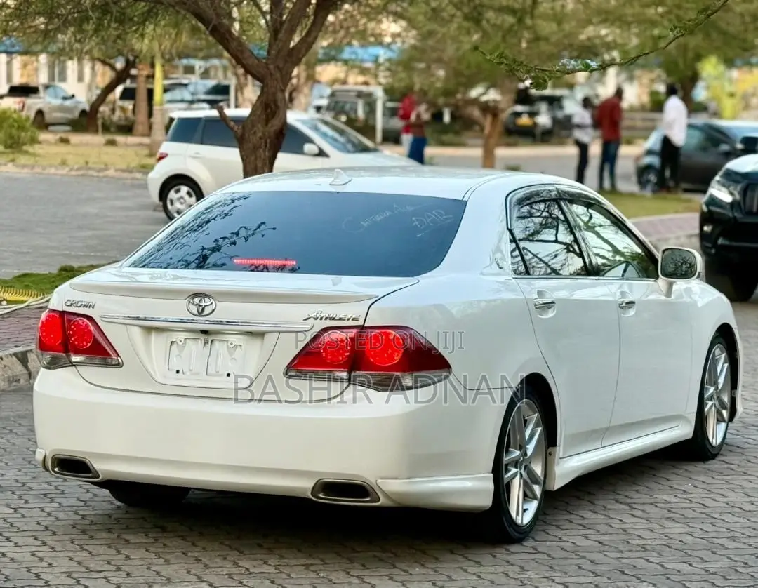 Toyota Crown 2011 White