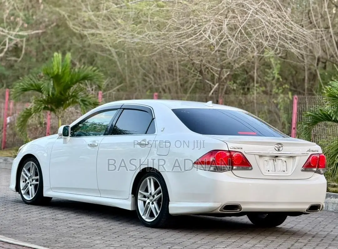 Toyota Crown 2011 White