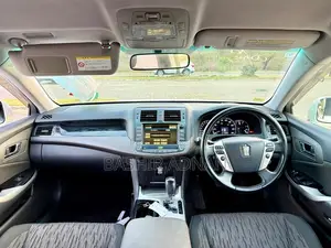 Toyota Crown 2011 White