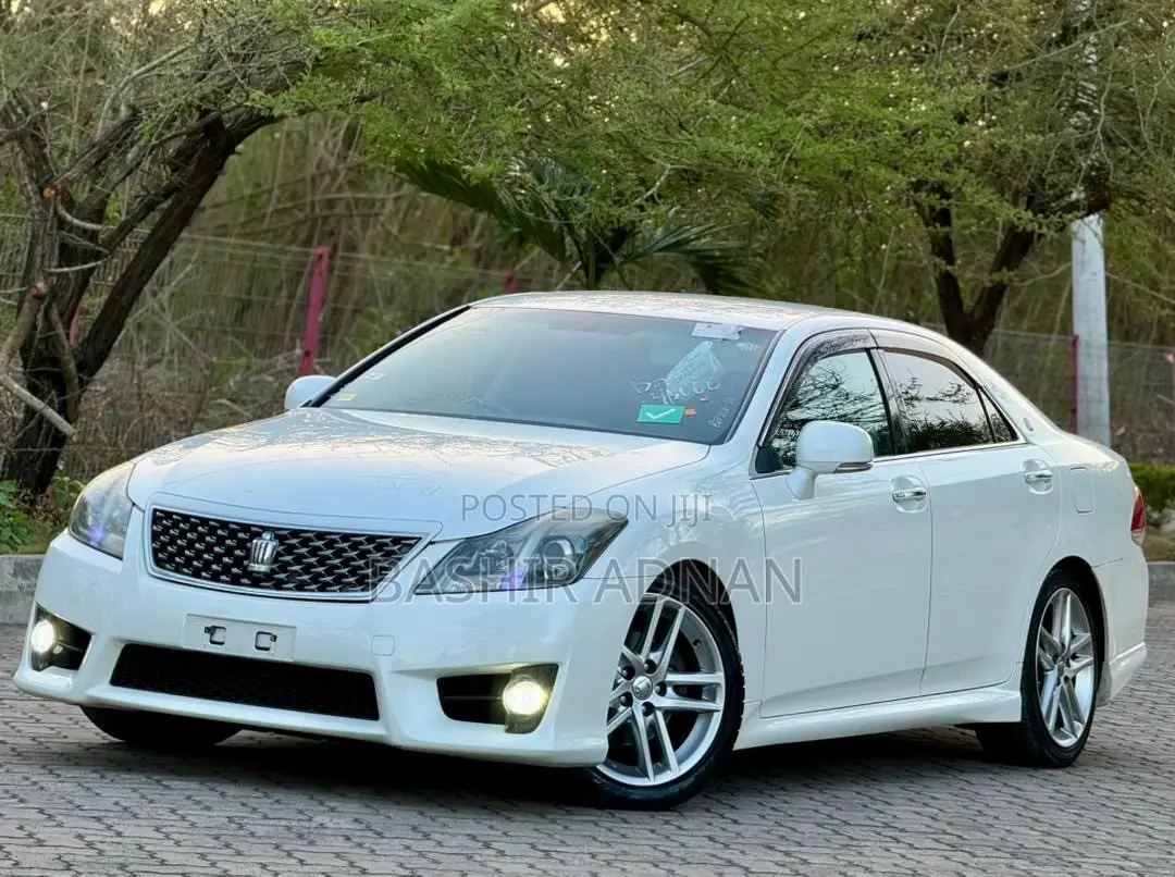 Toyota Crown 2011 White