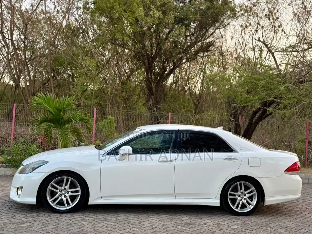 Toyota Crown 2011 White