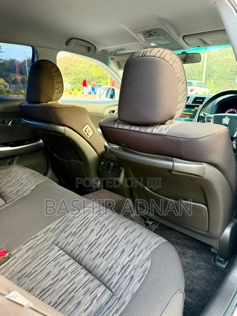Toyota Crown 2011 White