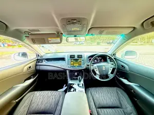 Toyota Crown 2011 White