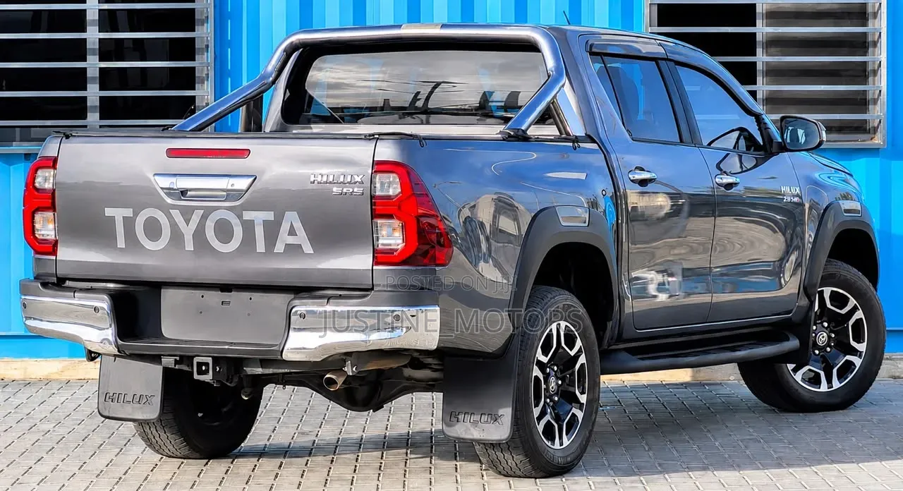 Toyota Hilux 2021 Gray