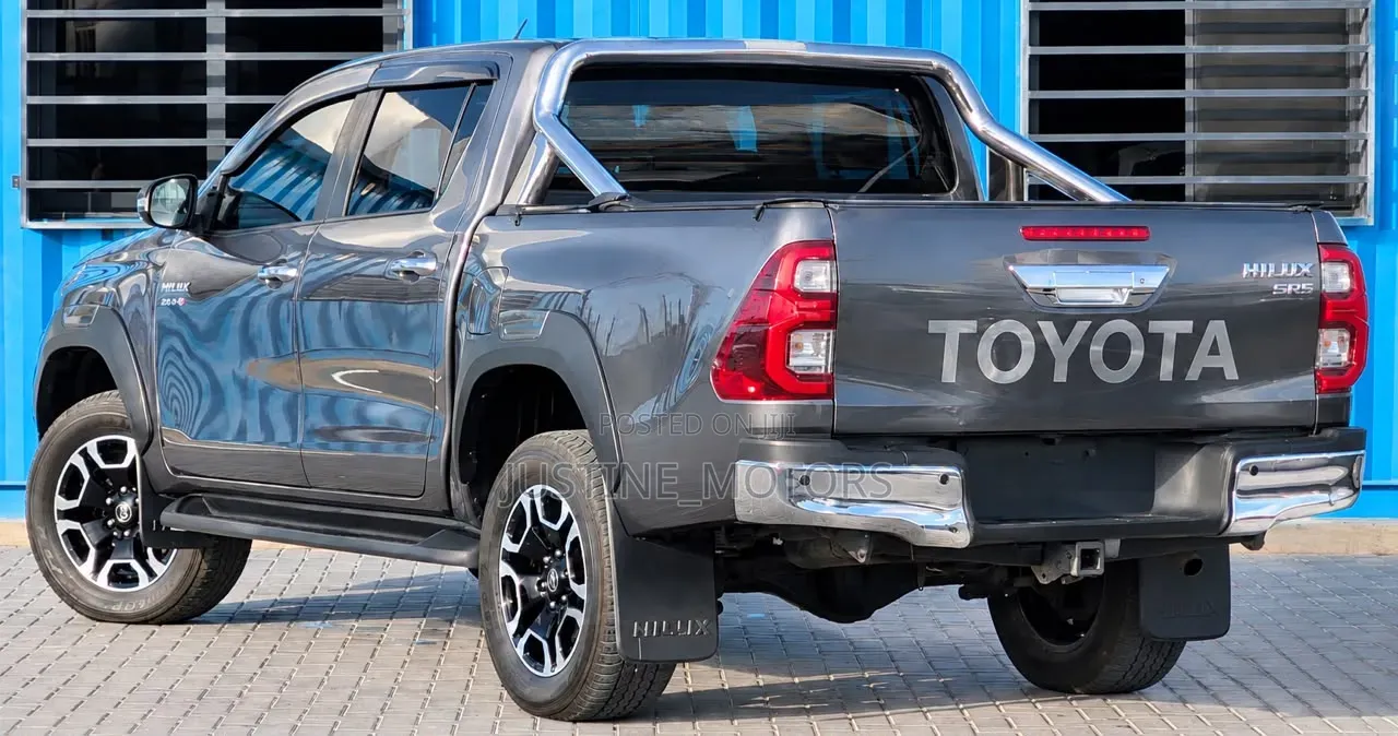 Toyota Hilux 2021 Gray