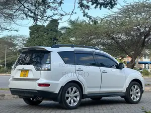Mitsubishi Outlander 2011 White