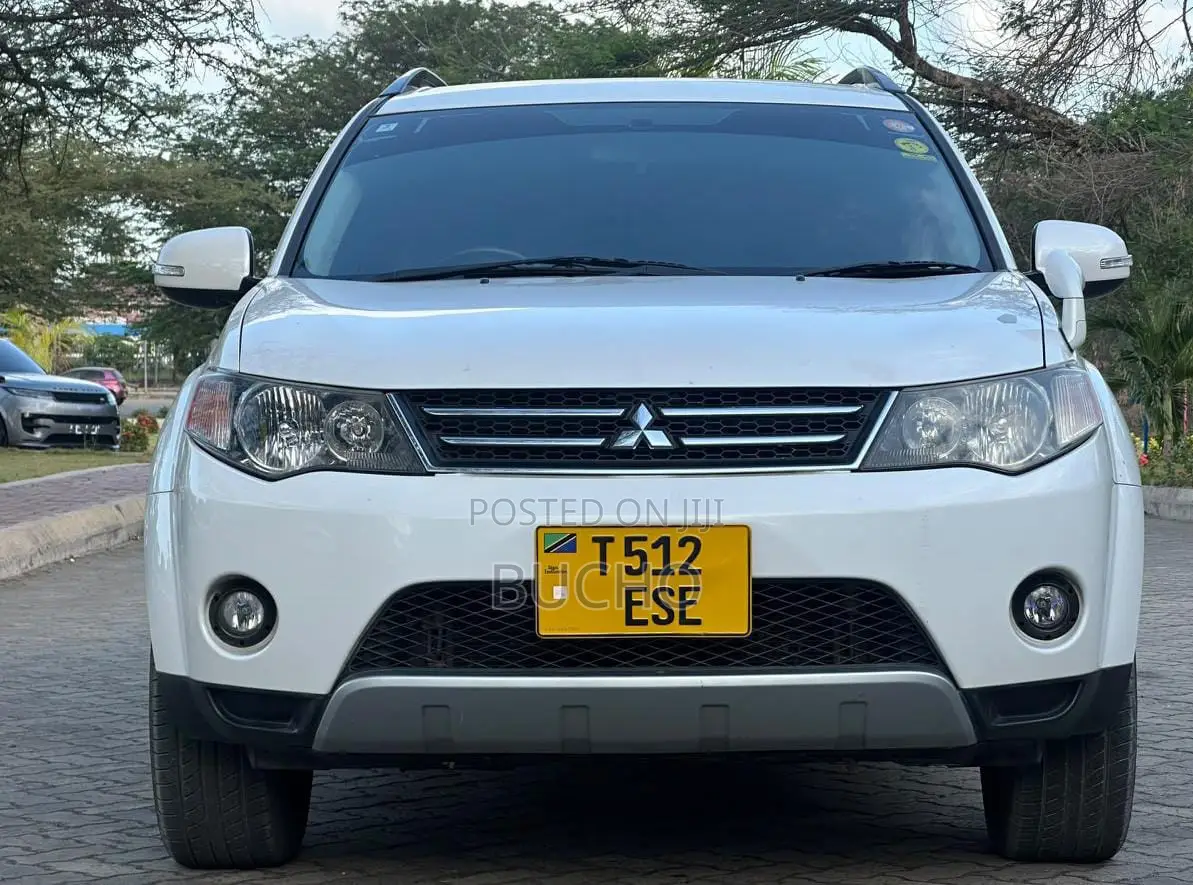 Mitsubishi Outlander 2011 White