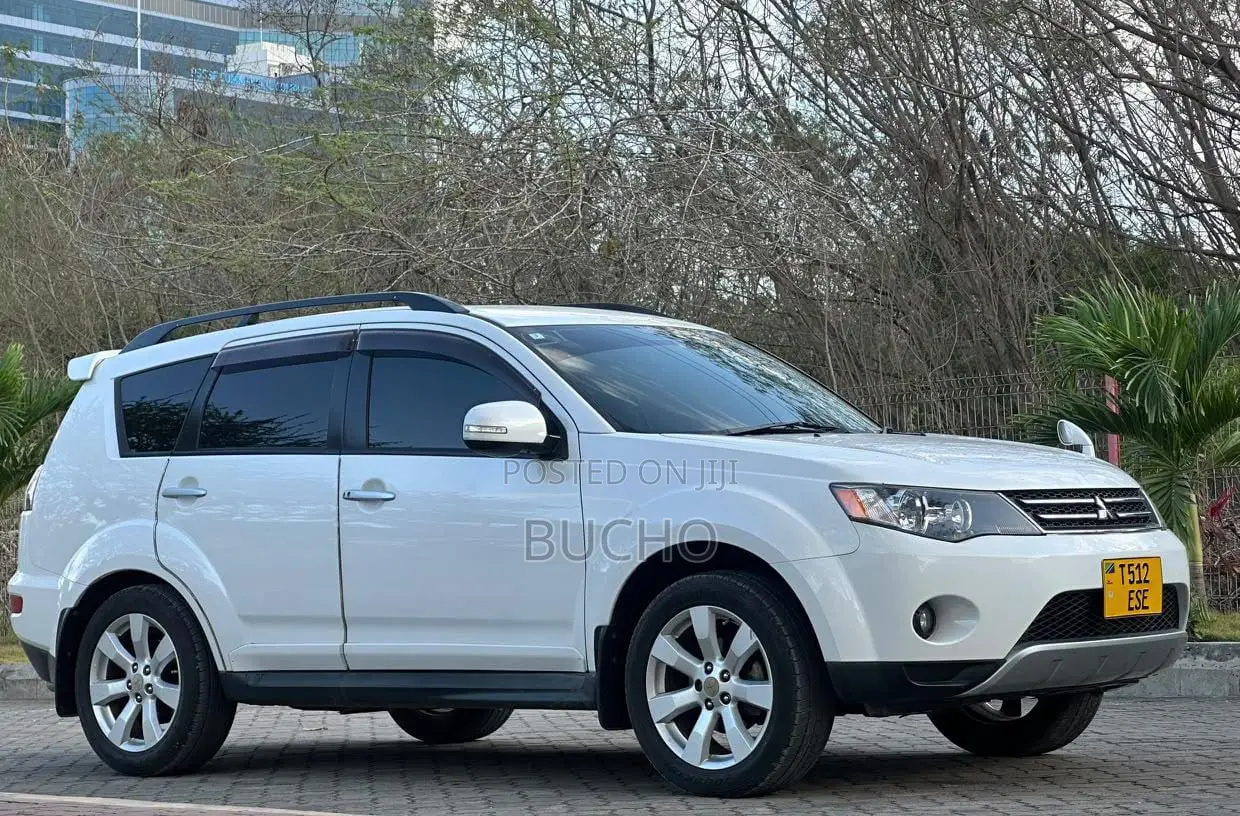 Mitsubishi Outlander 2011 White