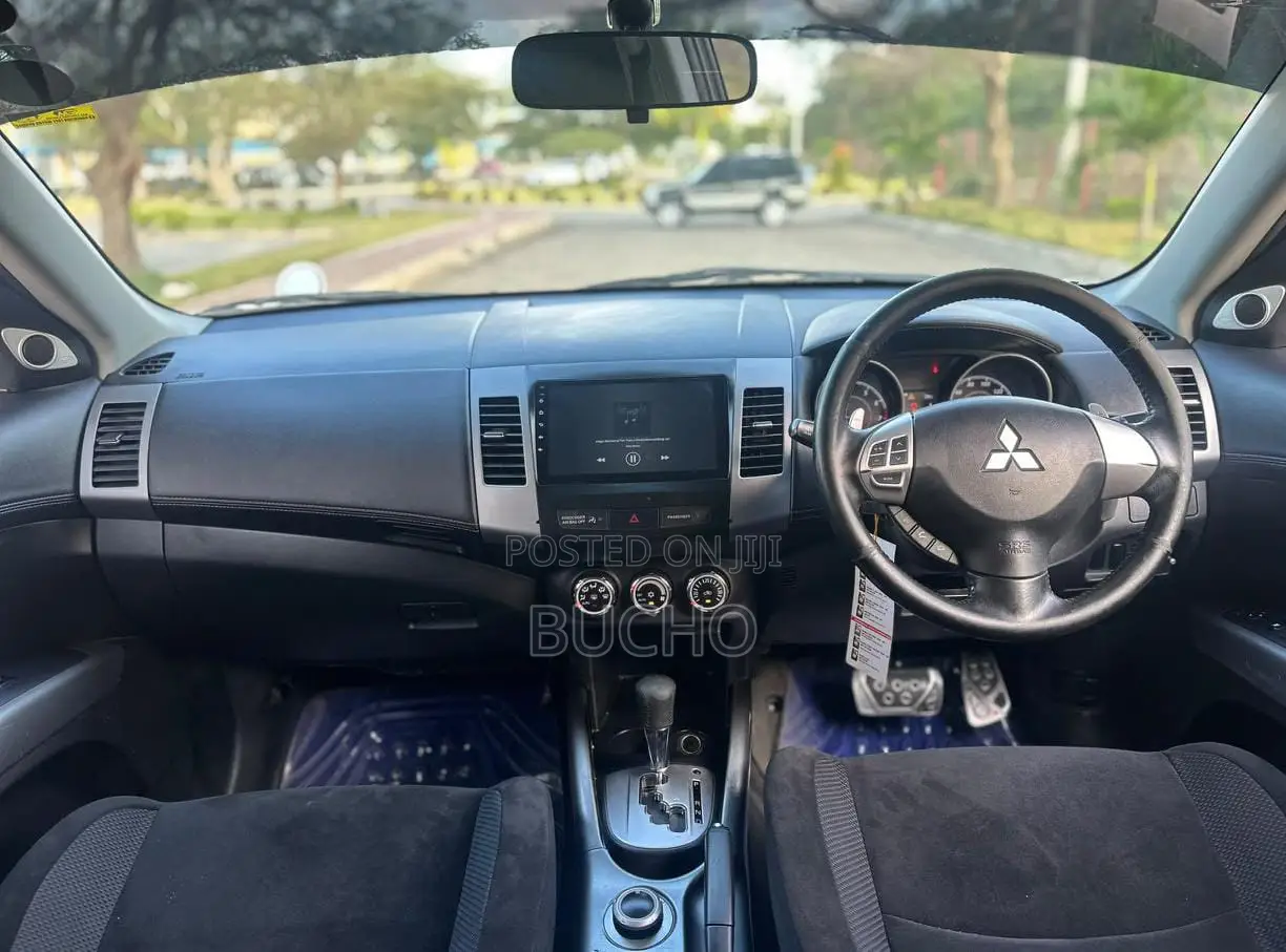 Mitsubishi Outlander 2011 White