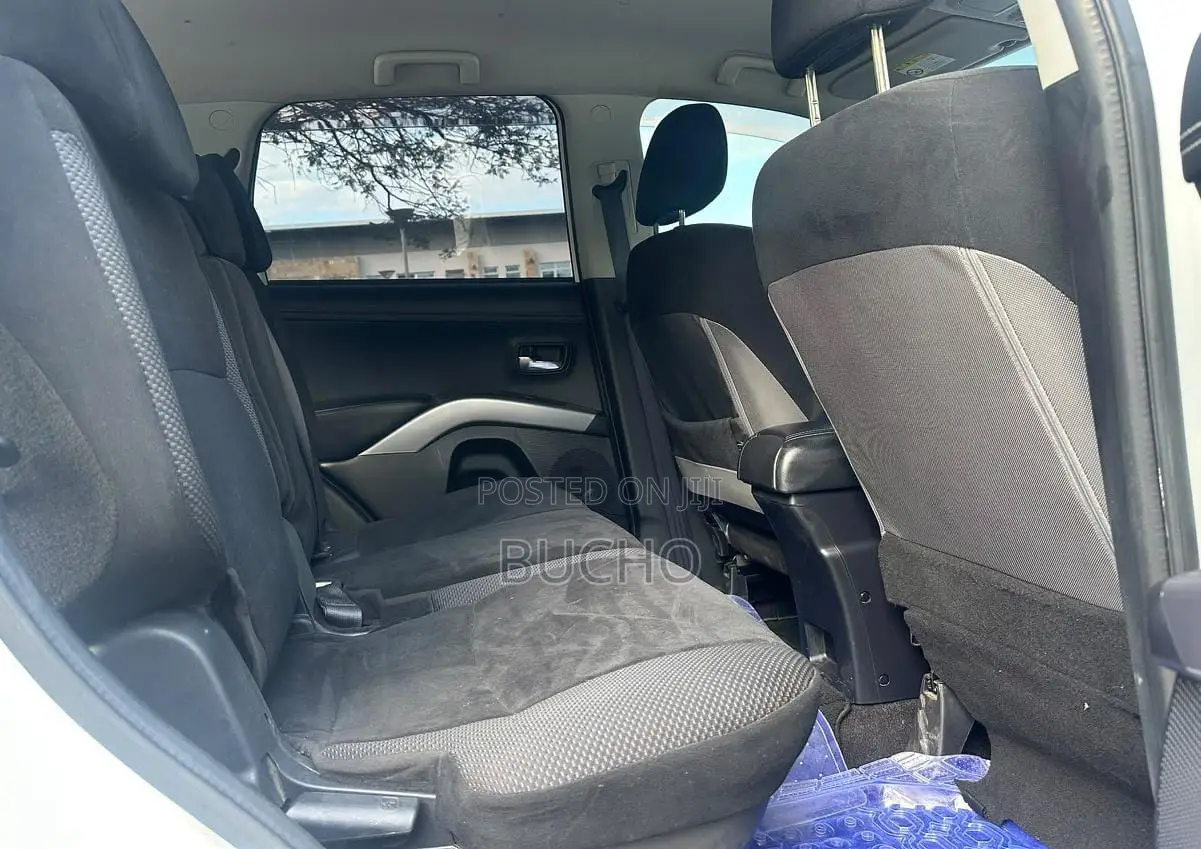 Mitsubishi Outlander 2011 White