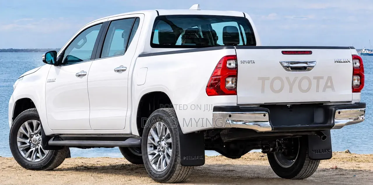 New Toyota Hilux 2025 Pearl