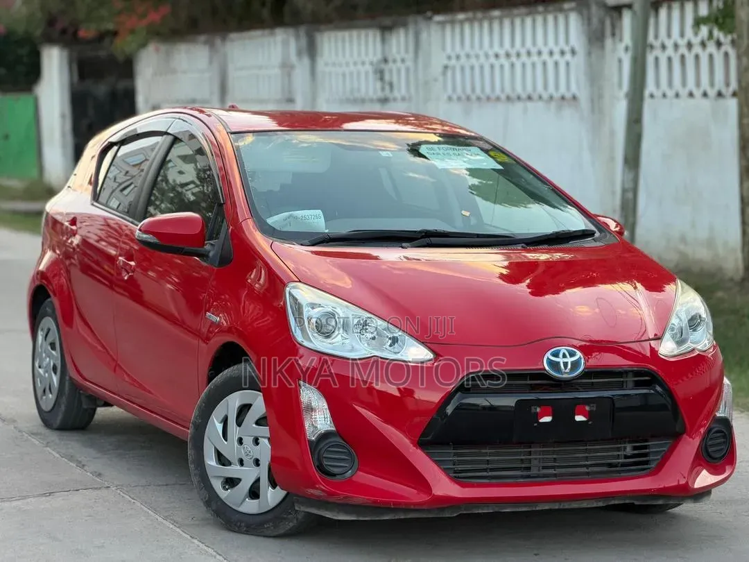 Toyota Aqua 2017 Red
