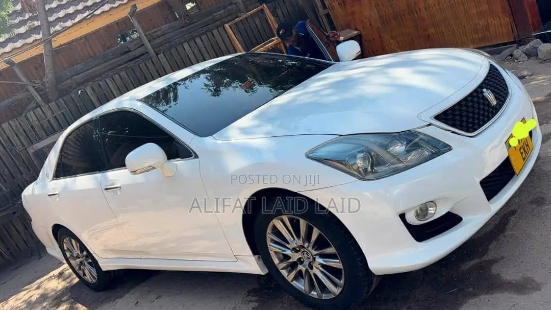 Toyota Crown 2009 White