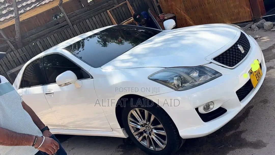 Toyota Crown 2009 White