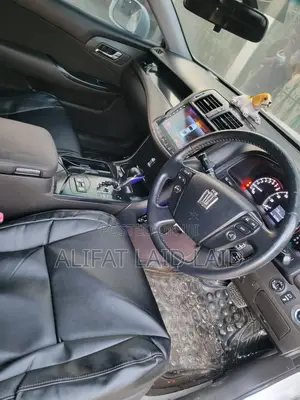 Toyota Crown 2009 White