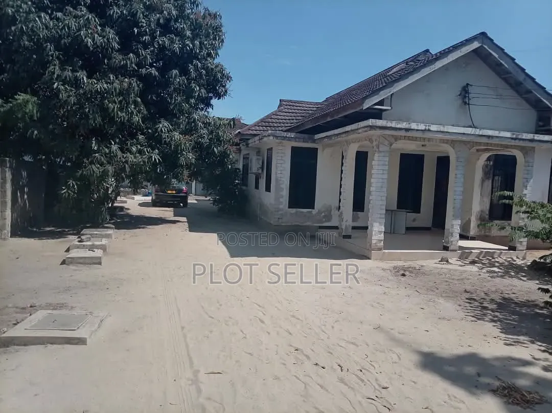 3bdrm House in Ununio Mnara Wa Tigo, Mbweni for sale