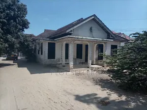 3bdrm House in Ununio Mnara Wa Tigo, Mbweni for sale