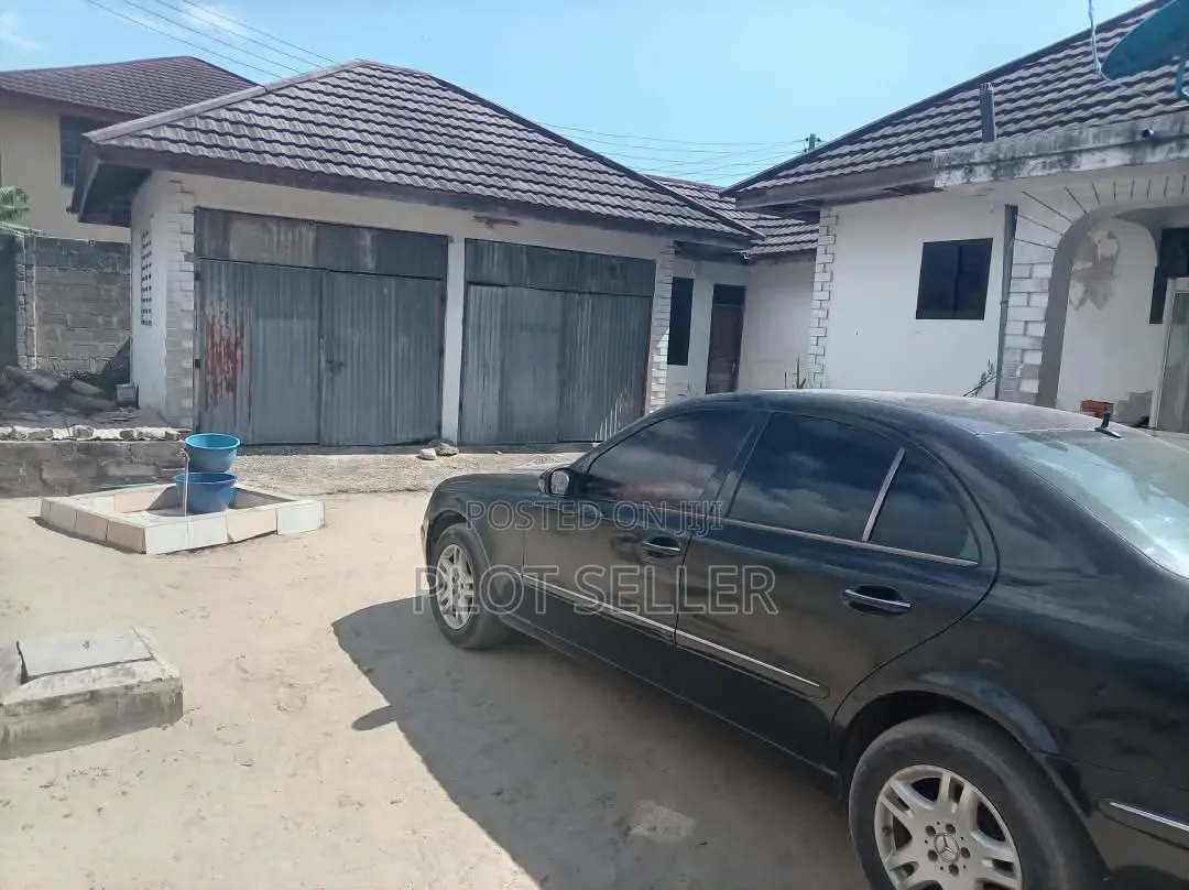 3bdrm House in Ununio Mnara Wa Tigo, Mbweni for sale