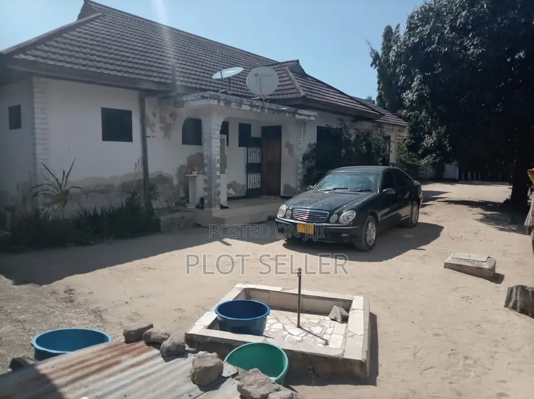 3bdrm House in Ununio Mnara Wa Tigo, Mbweni for sale