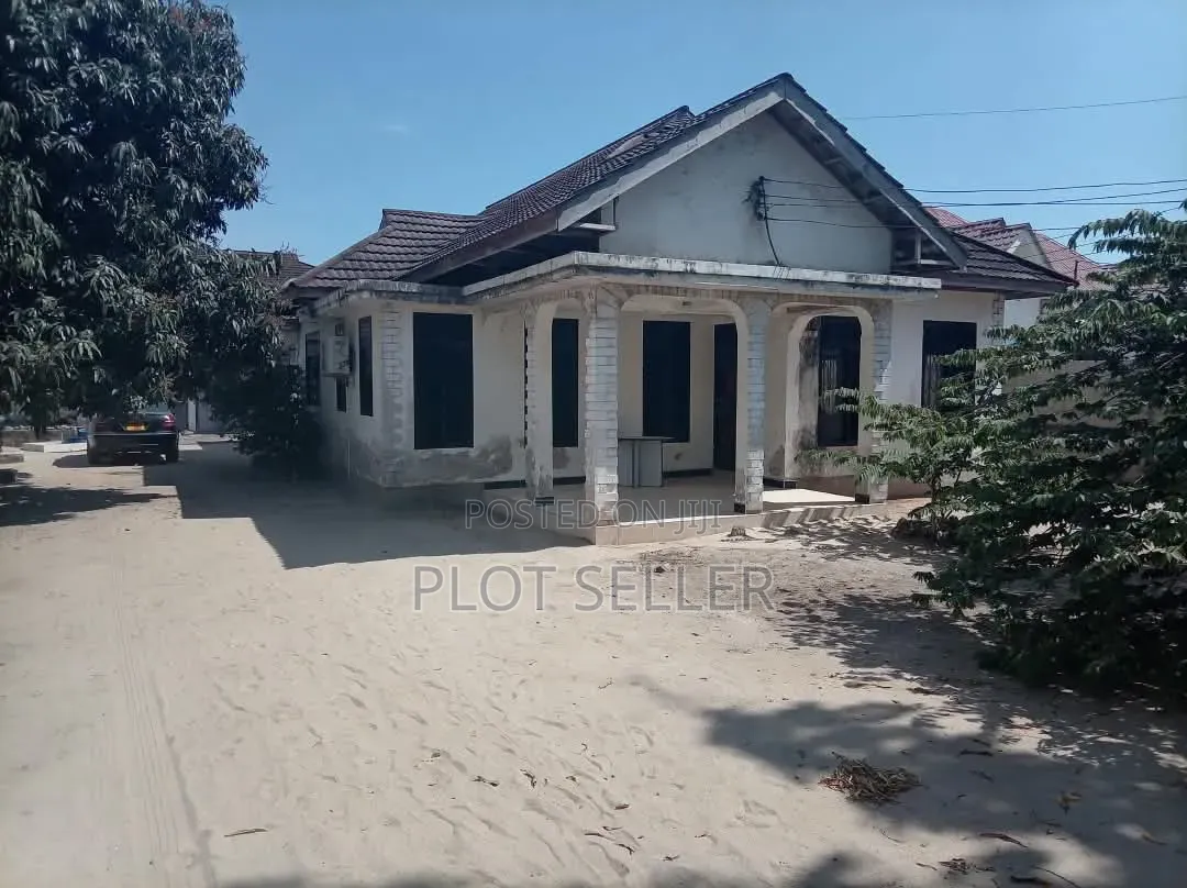 3bdrm House in Ununio Mnara Wa Tigo, Mbweni for sale