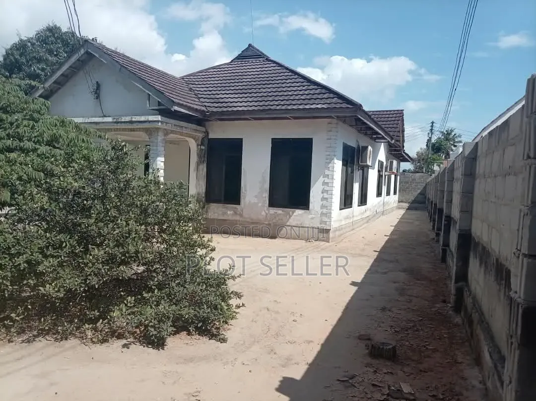 3bdrm House in Ununio Mnara Wa Tigo, Mbweni for sale