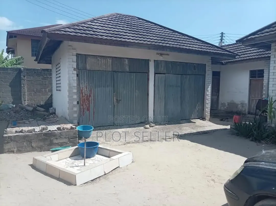 3bdrm House in Ununio Mnara Wa Tigo, Mbweni for sale