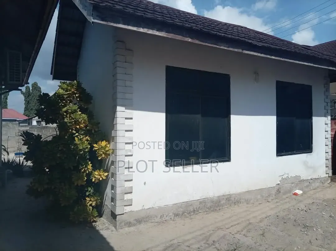 3bdrm House in Ununio Mnara Wa Tigo, Mbweni for sale