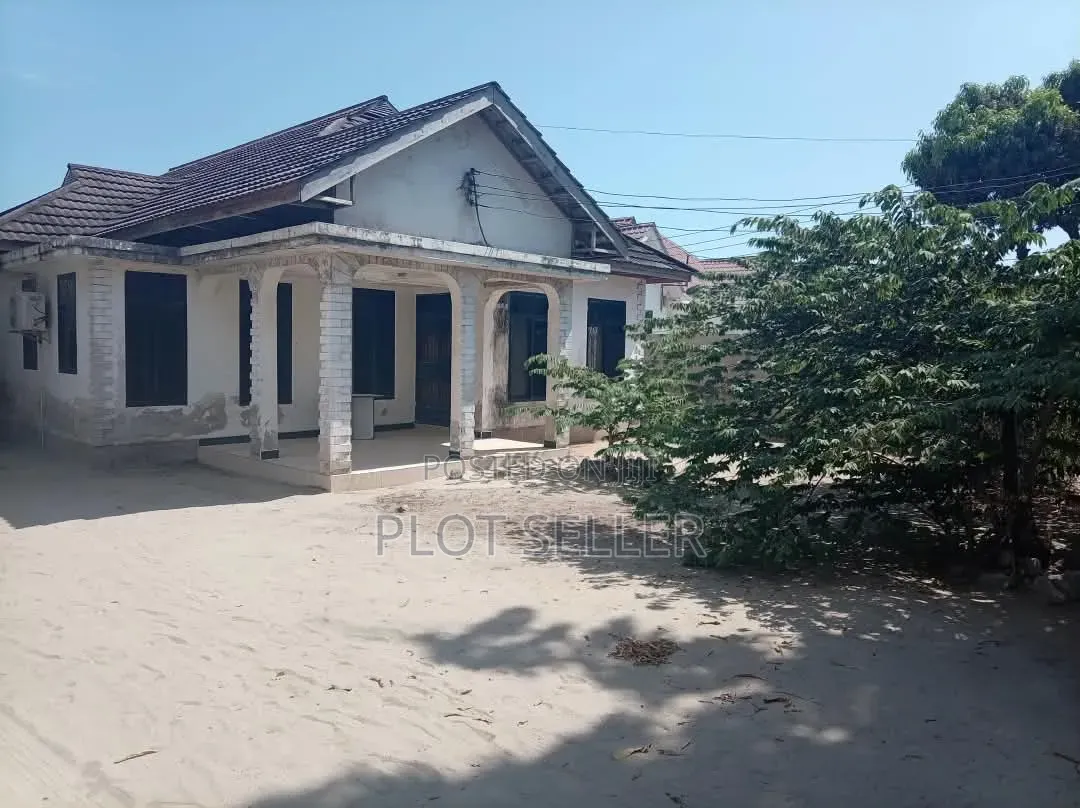 3bdrm House in Ununio Mnara Wa Tigo, Mbweni for sale