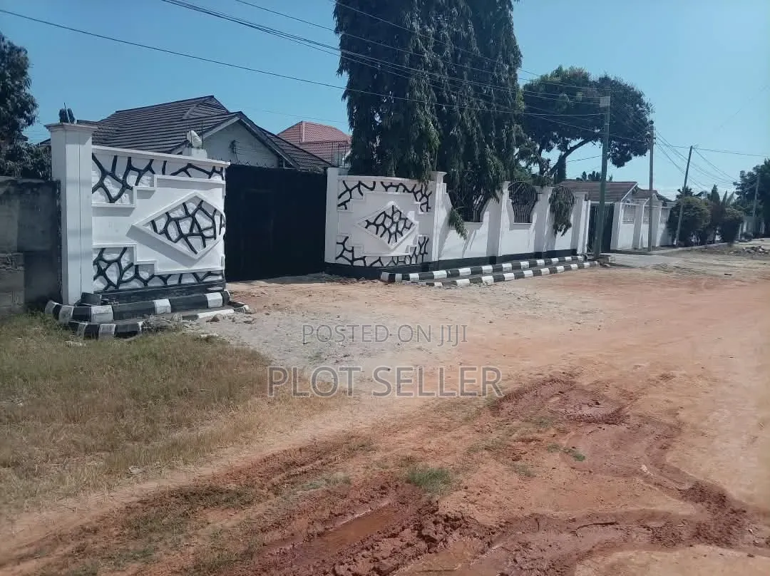 3bdrm House in Ununio Mnara Wa Tigo, Mbweni for sale