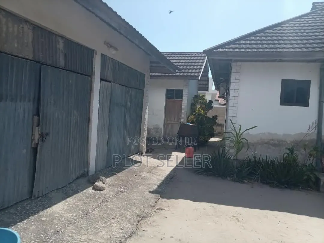 3bdrm House in Ununio Mnara Wa Tigo, Mbweni for sale