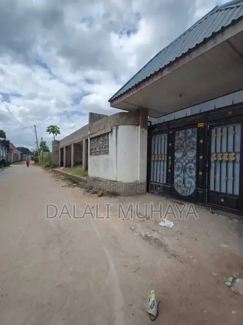 4bdrm House in Azam Complex, Mbagala for sale