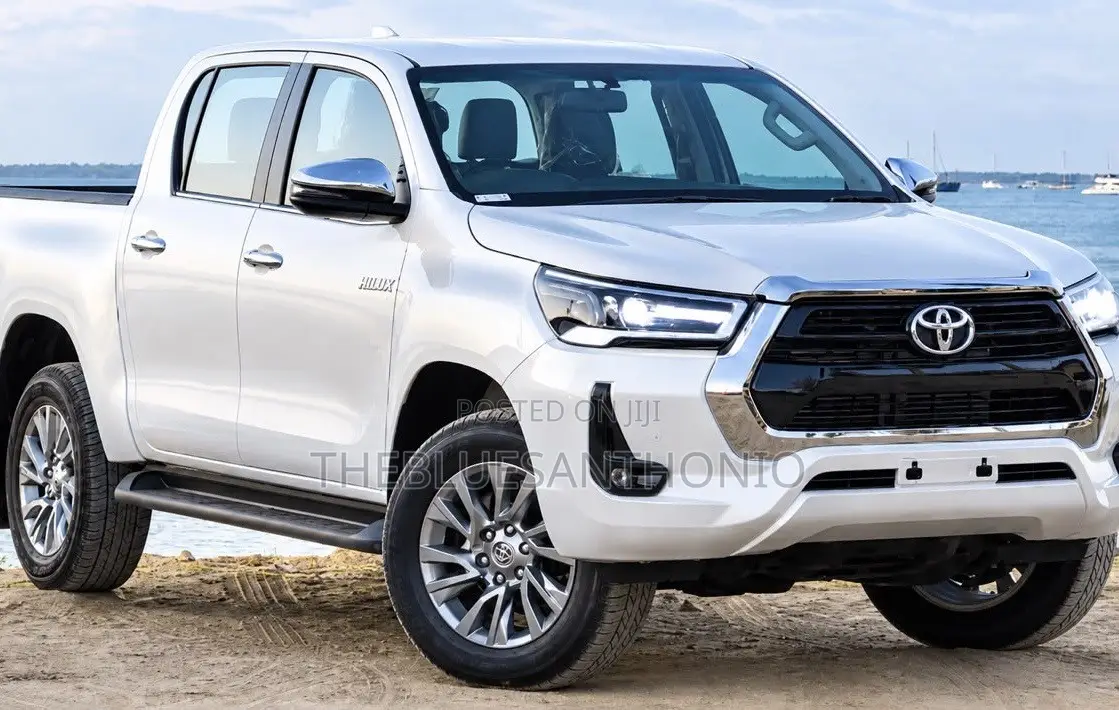New Toyota Hilux 2025 Pearl