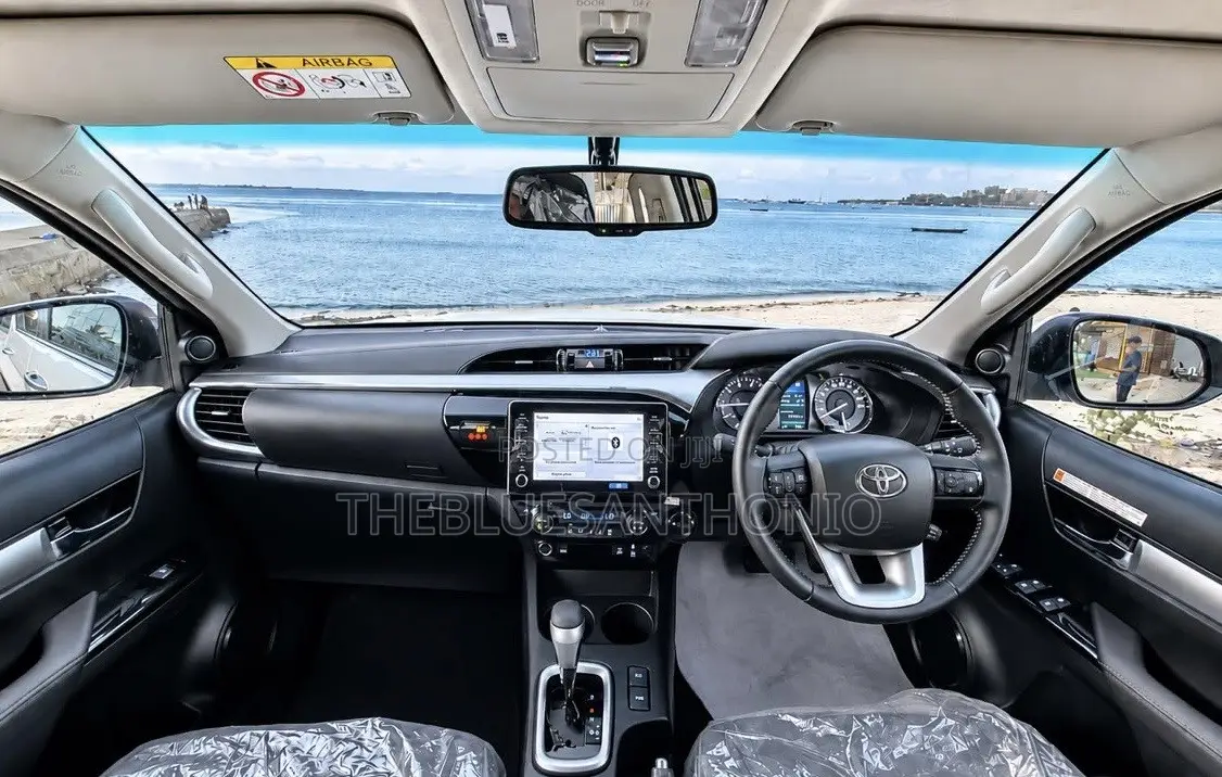 New Toyota Hilux 2025 Pearl