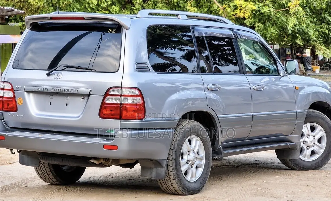 Toyota Land Cruiser 2006 Gray