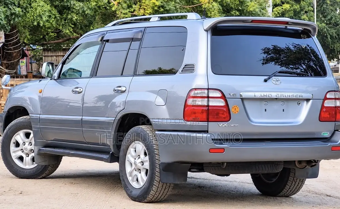 Toyota Land Cruiser 2006 Gray