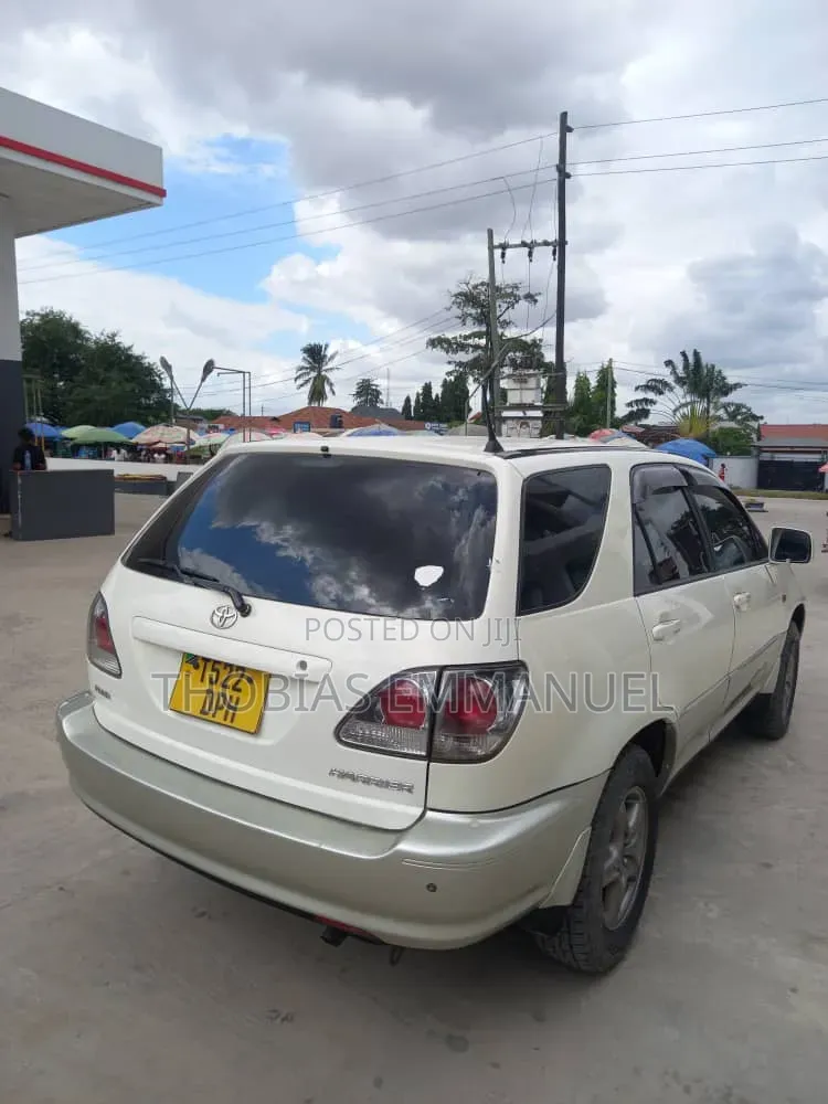 Toyota Harrier 2002 White