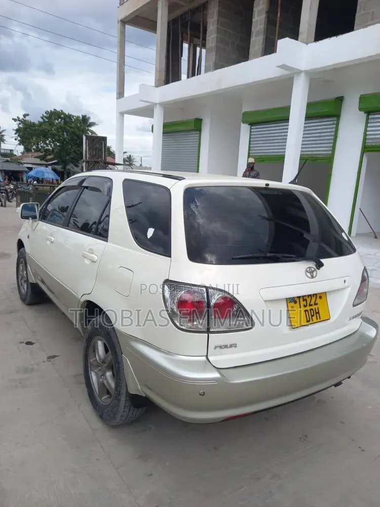 Toyota Harrier 2002 White