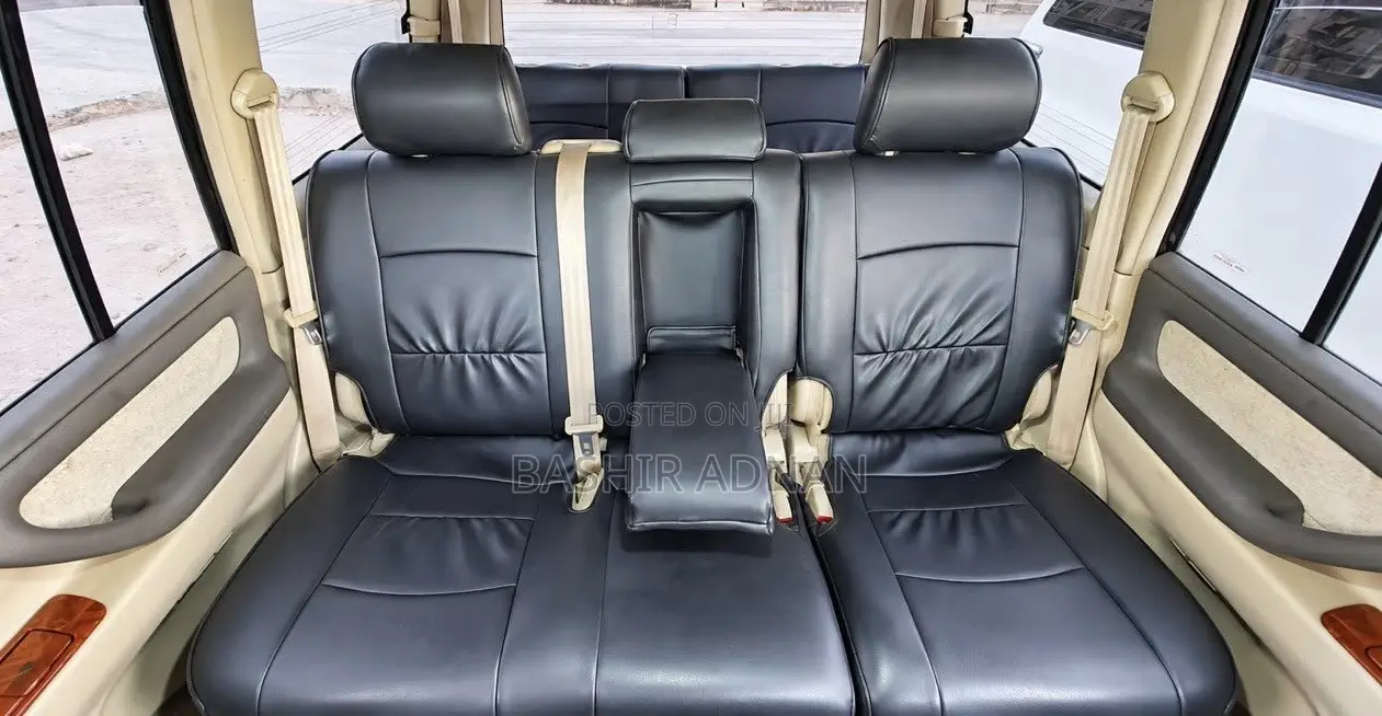 Toyota Land Cruiser HDJ 100 2004 Black