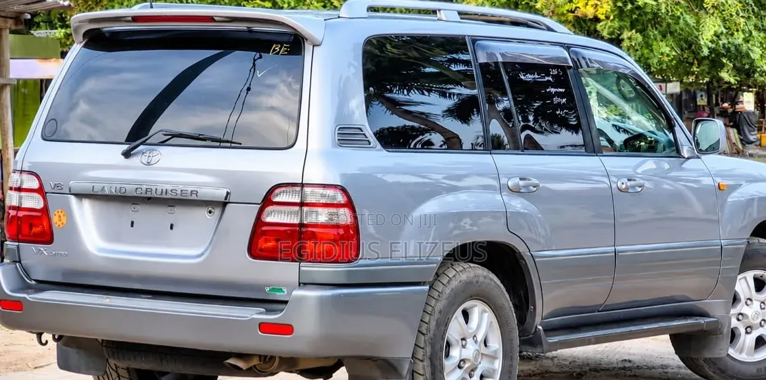 Toyota Land Cruiser 2005 Silver