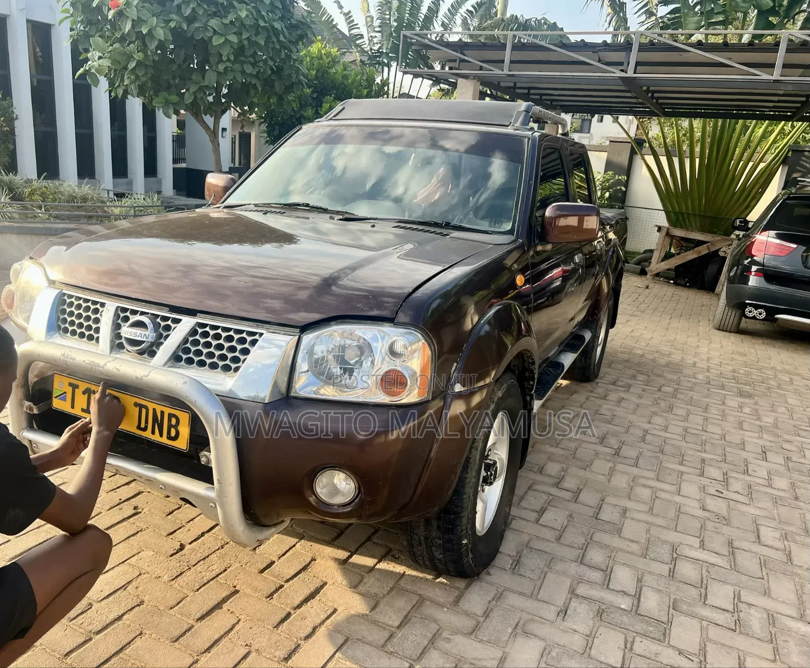 Nissan Hardbody 2009 Brown