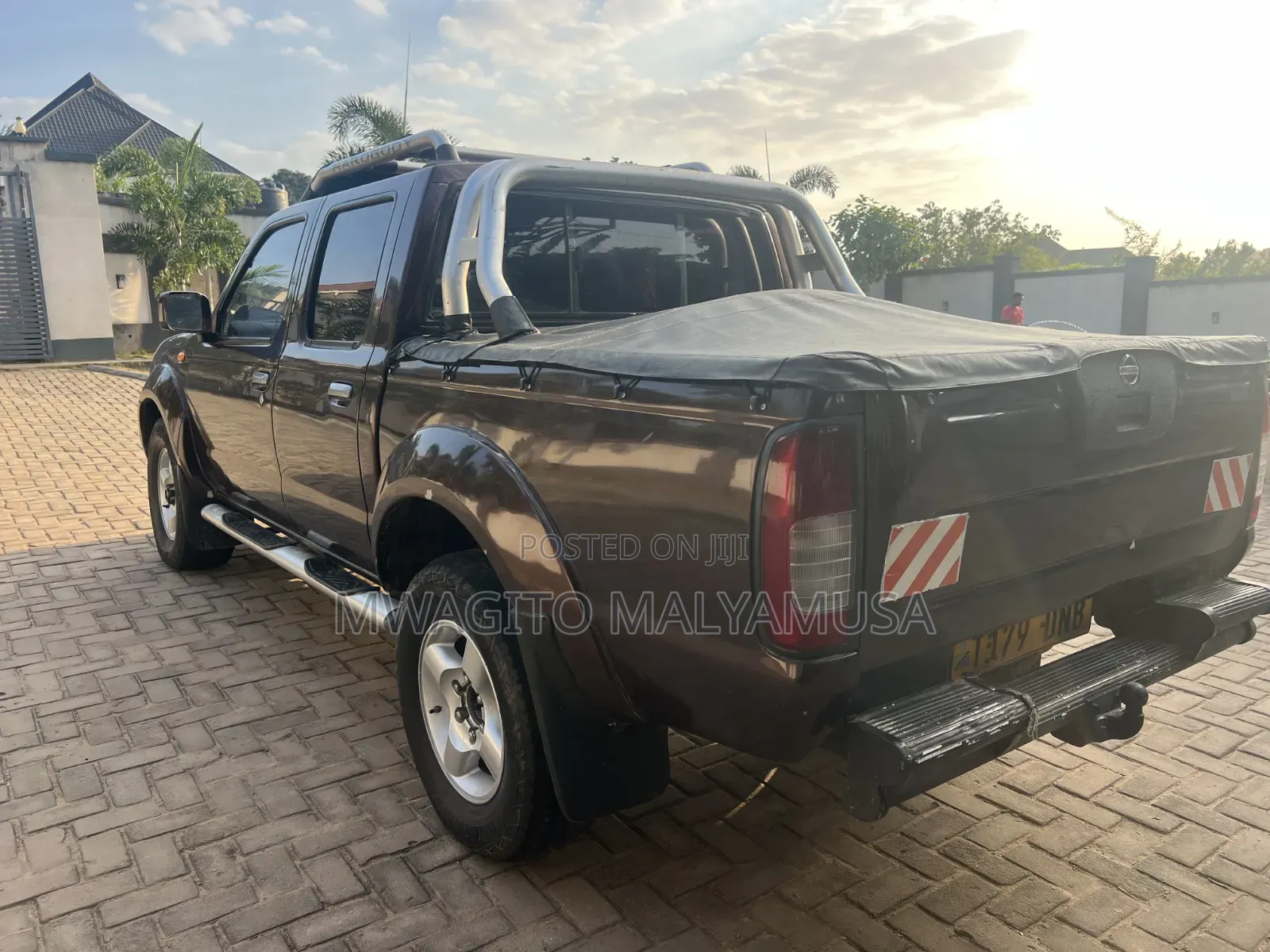 Nissan Hardbody 2009 Brown