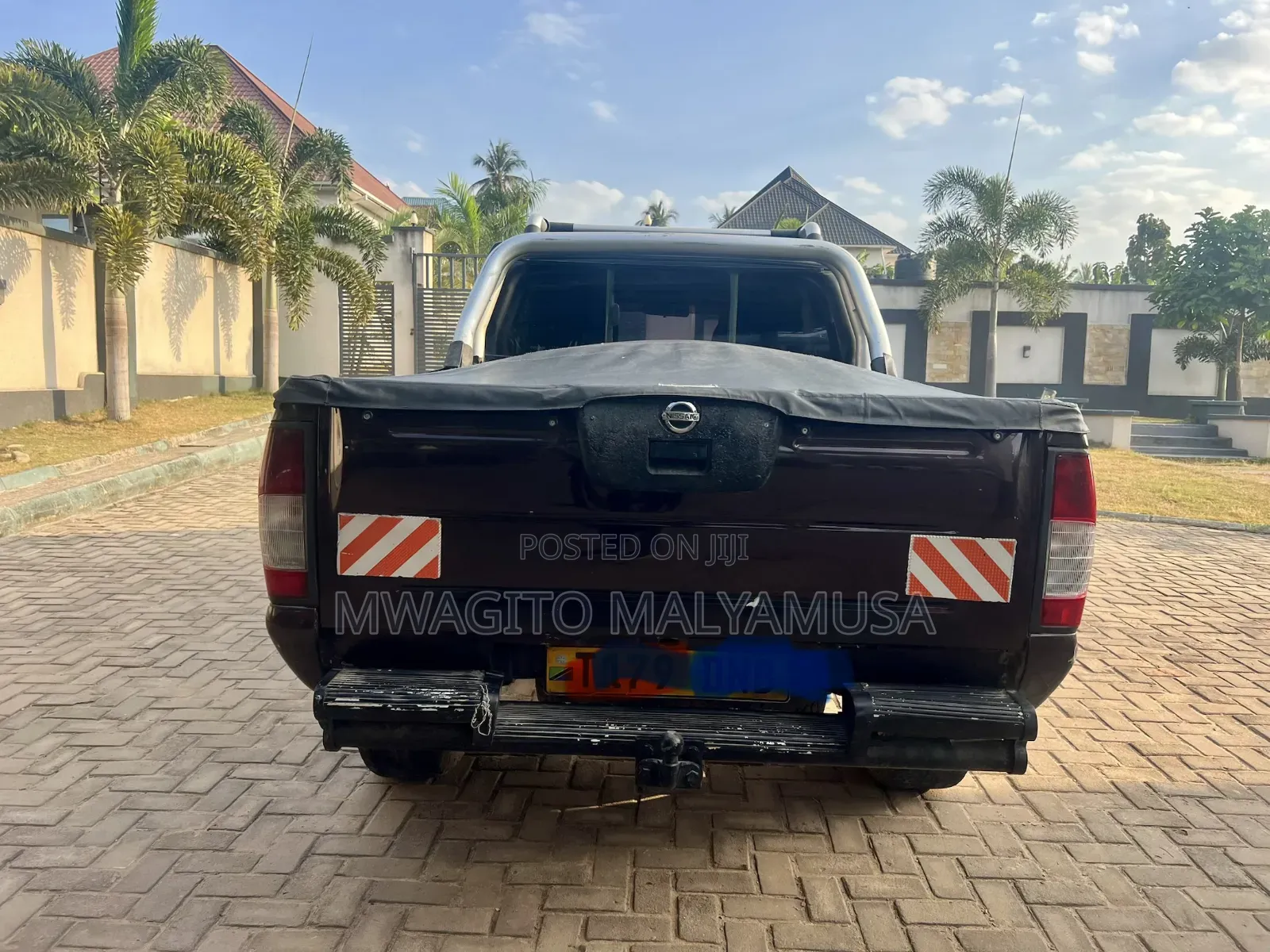 Nissan Hardbody 2009 Brown