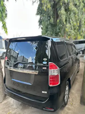 Toyota Noah 2009 Black
