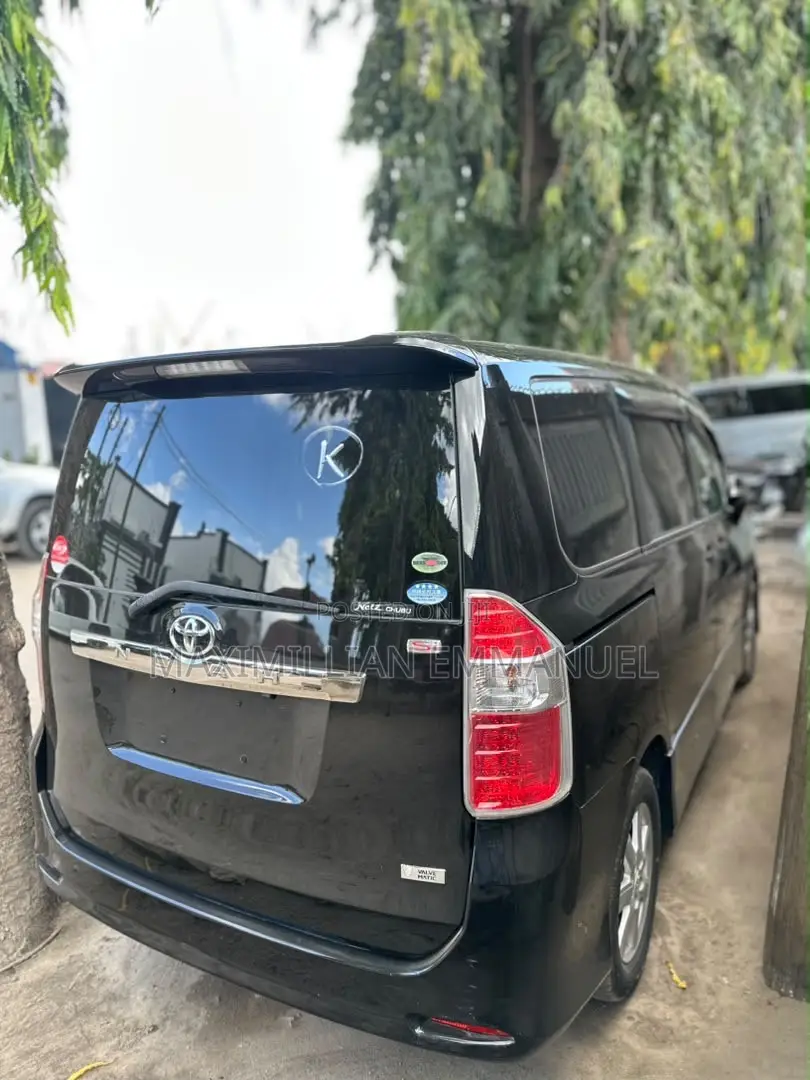 Toyota Noah 2009 Black