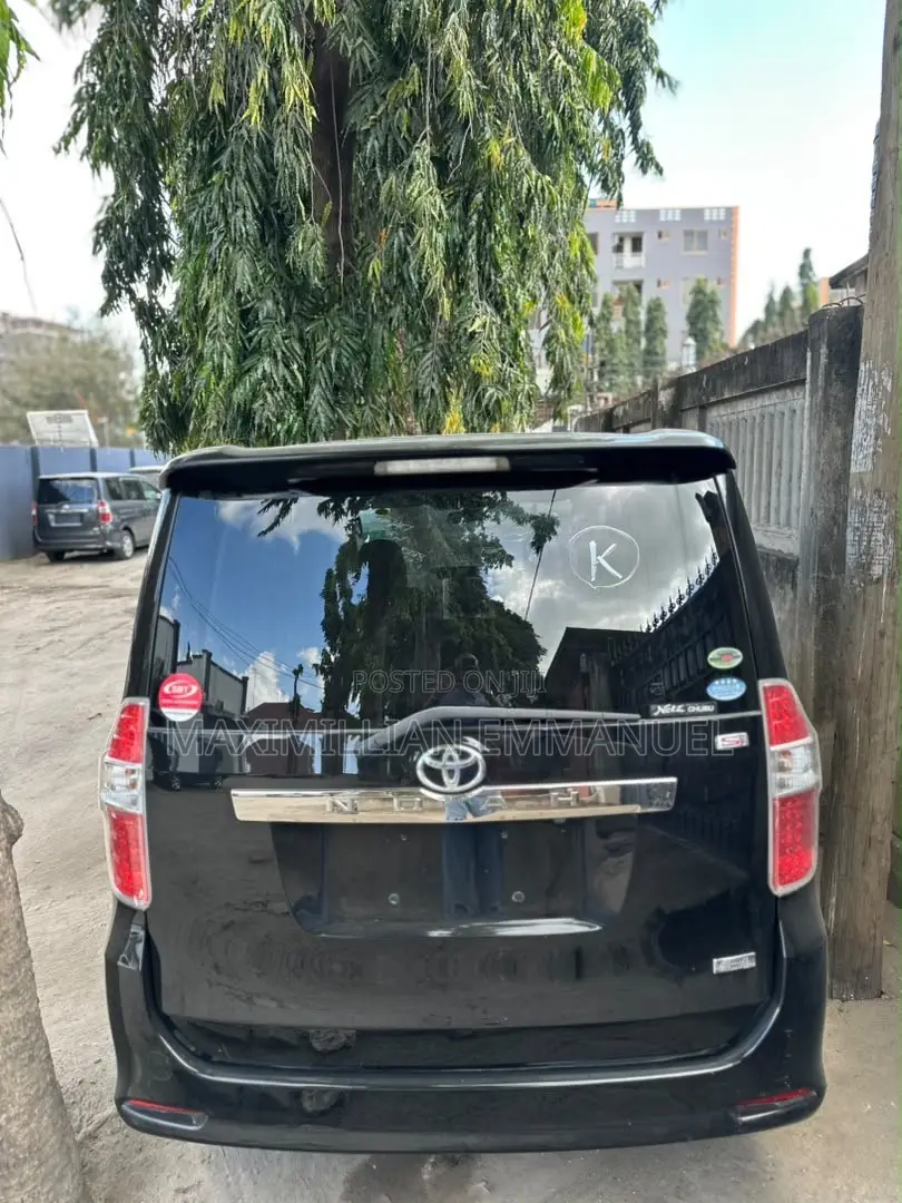 Toyota Noah 2009 Black