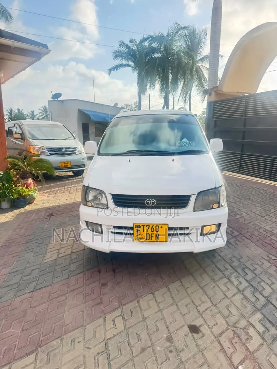 Toyota Noah 2001 White